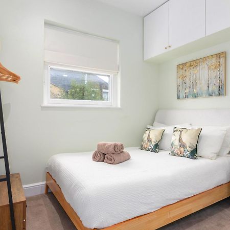 Appartamento Cosy Flat 5 Min From Holland Park Station! Londra Esterno foto