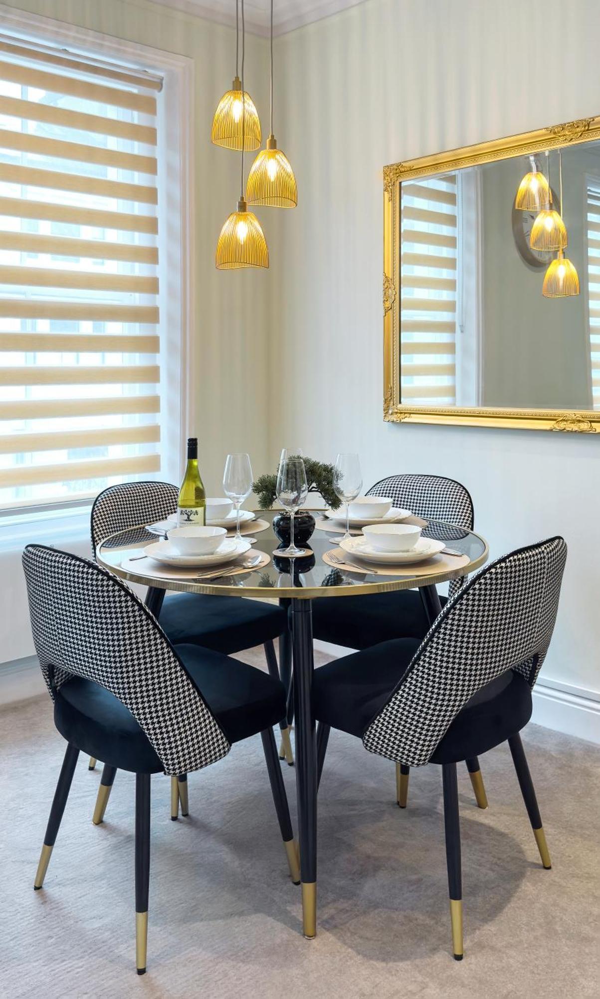 Appartamento Cosy Flat 5 Min From Holland Park Station! Londra Esterno foto