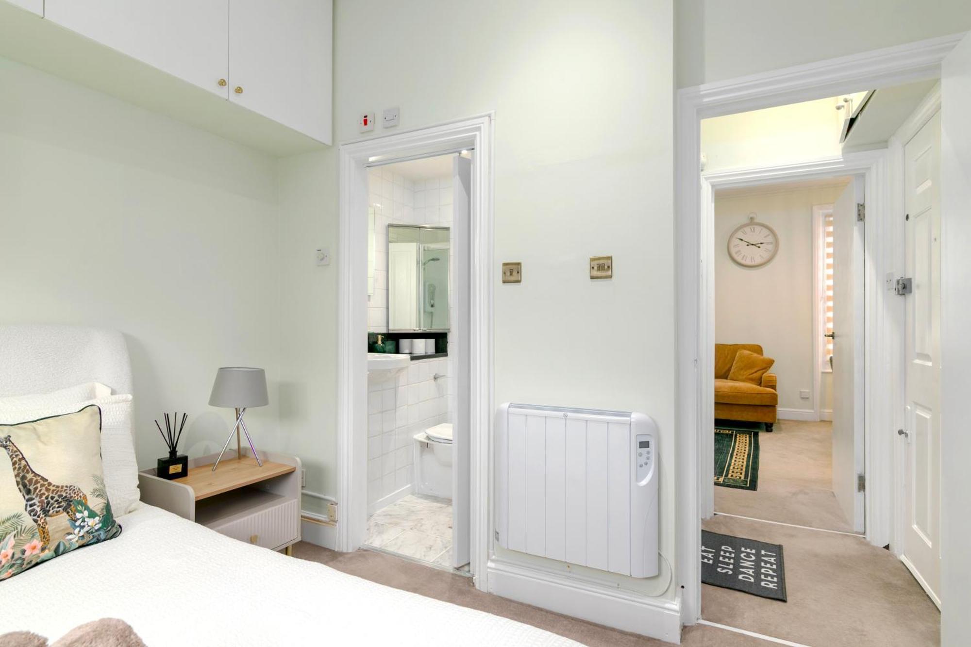 Appartamento Cosy Flat 5 Min From Holland Park Station! Londra Esterno foto