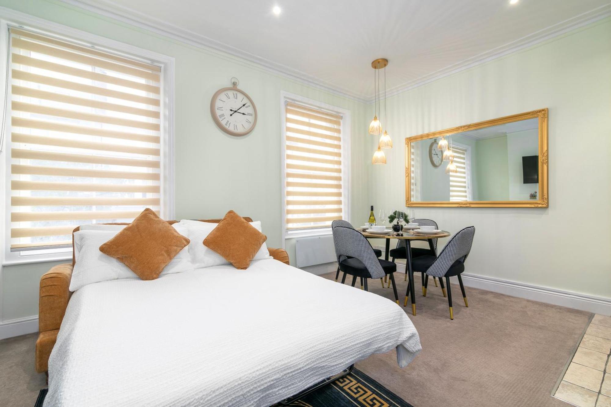 Appartamento Cosy Flat 5 Min From Holland Park Station! Londra Esterno foto